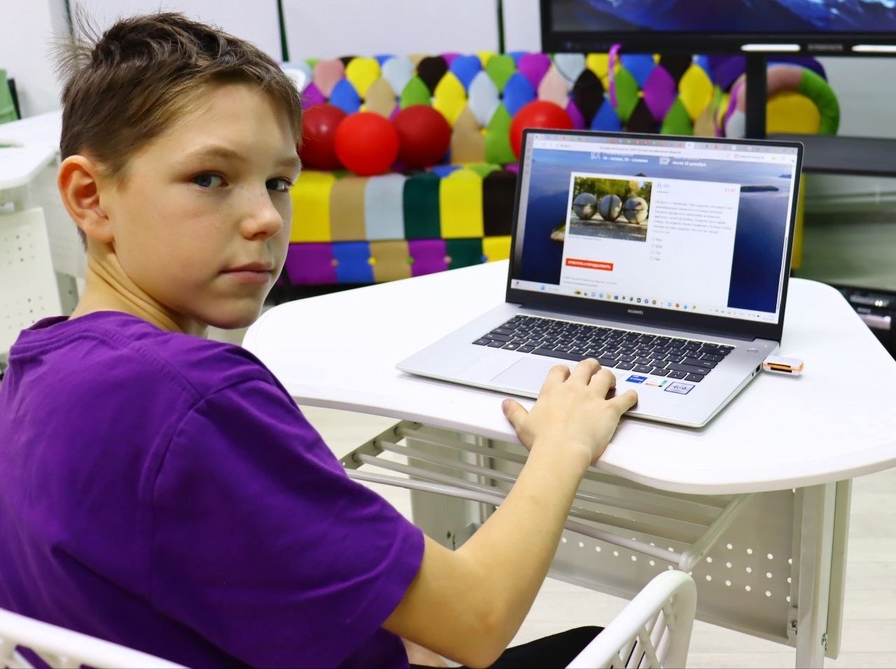 Администрация Сургутского района просит оценить качество услуг сферы молодежной политики.