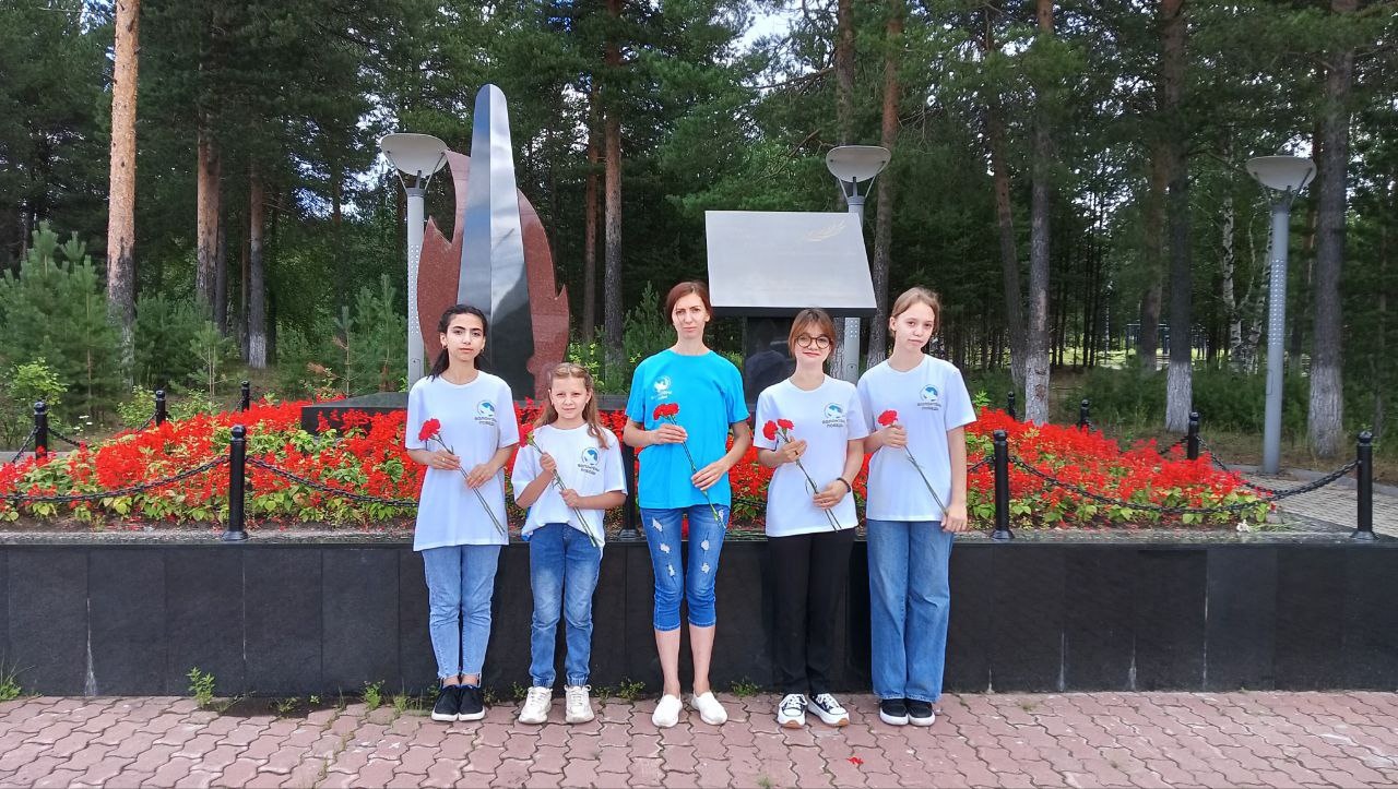 В День военно-морского флота России «Волонтеры Победы» Сургутского района возложили цветы